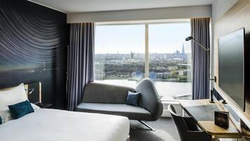 Executive Room, 1 Double Bed (Premium) | 1 bedroom, in-room safe, laptop workspace, iron/ironing board