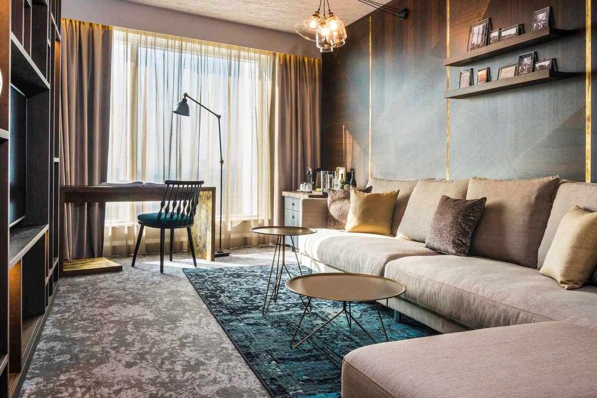 Executive Suite, 1 King Bed | In-room safe, desk, laptop workspace, iron/ironing board