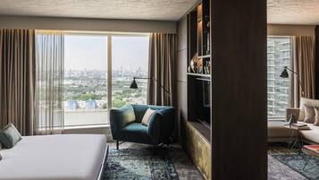 Executive Suite, 1 King Bed | In-room safe, desk, laptop workspace, iron/ironing board
