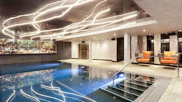 Una piscina techada