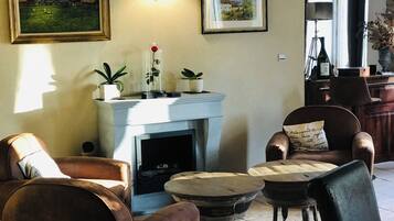 80-cm flat-screen TV with digital channels, TV, toys