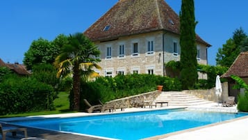 Seasonal outdoor pool, pool umbrellas, sun loungers