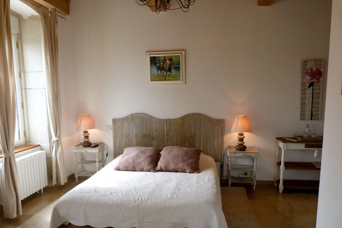 Standaard driepersoonskamer | Luxe beddengoed, individueel gedecoreerd, individueel gemeubileerd