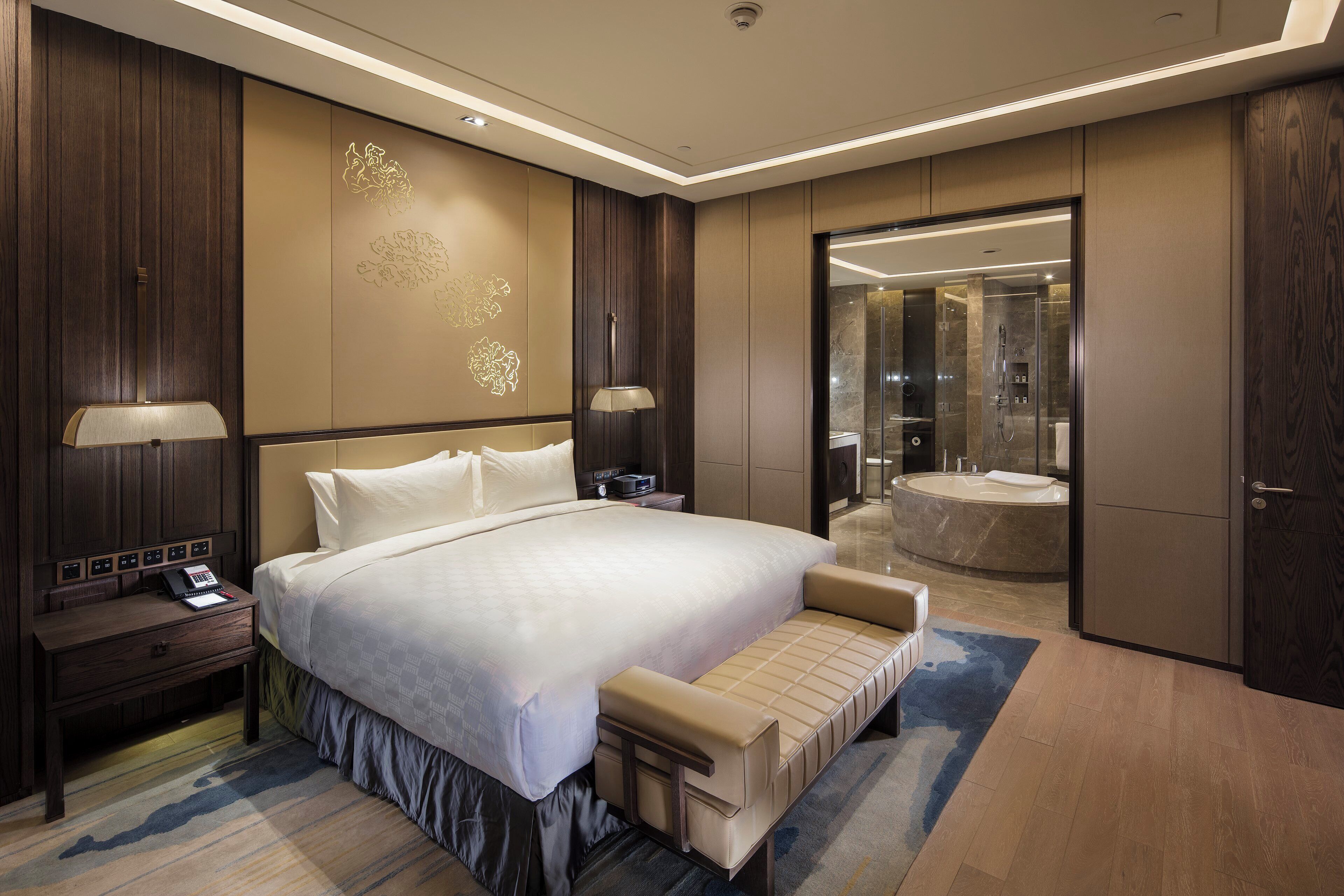 迷你吧、房內夾萬、書桌、熨斗/熨衫板