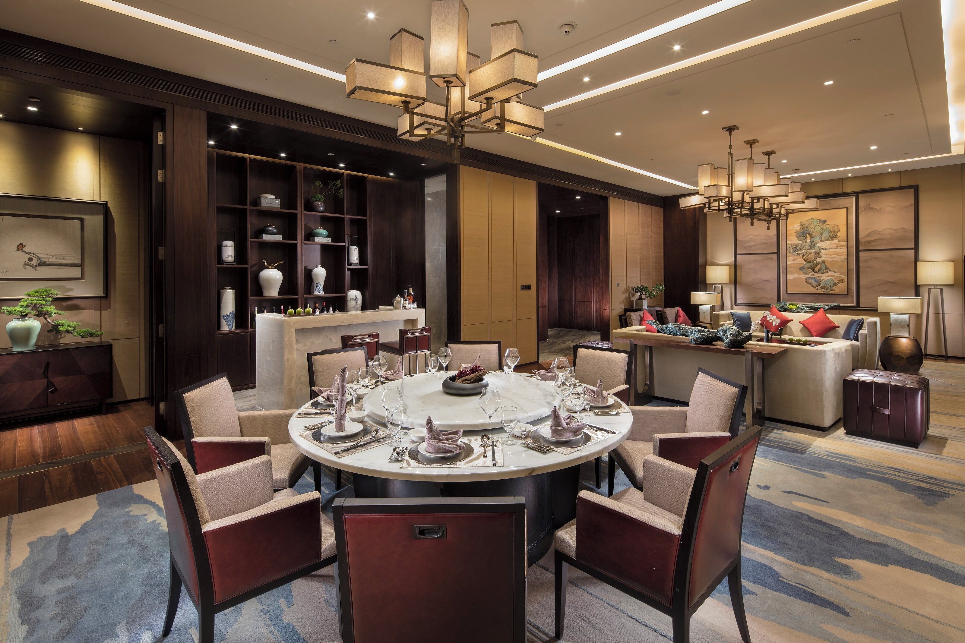 Minibar, in-room safe, desk, iron/ironing board