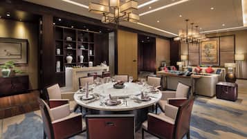 Minibar, in-room safe, desk, iron/ironing board