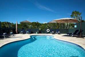 Hồ bơi ngoài trời, mở cửa từ 8:00 đến 18:00, dù/ô trên bãi biển/hồ bơi 