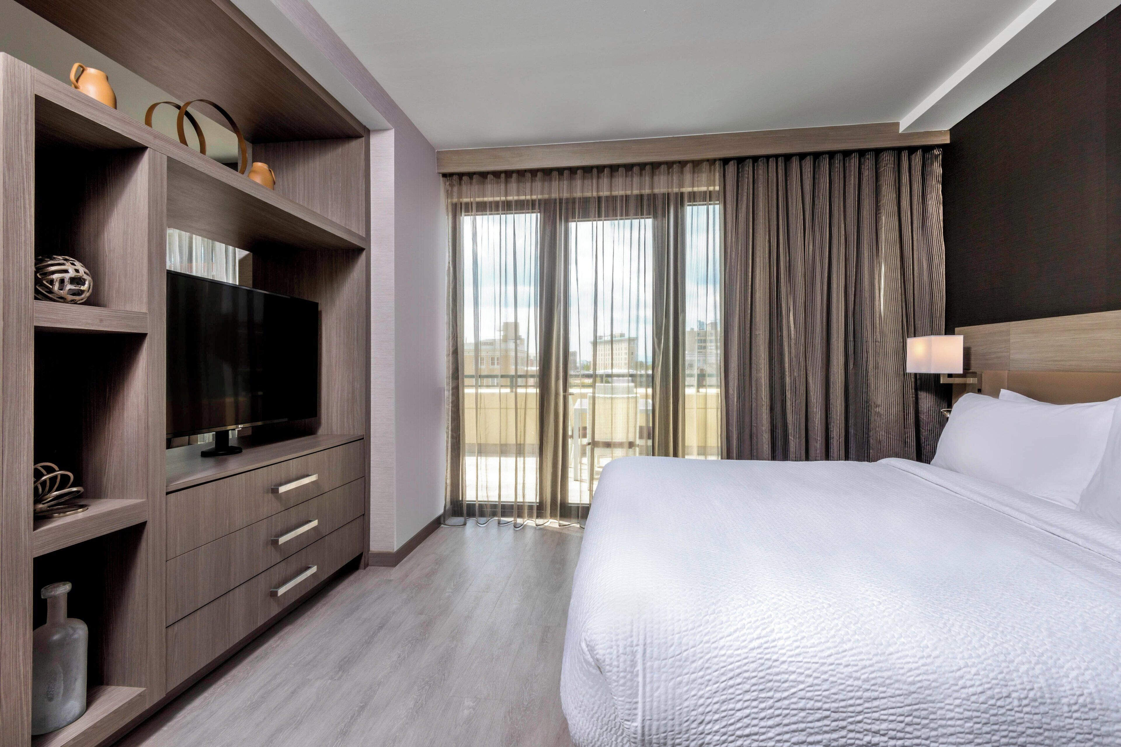 hypo-allergenic bedding, in-room safe, desk, laptop workspace