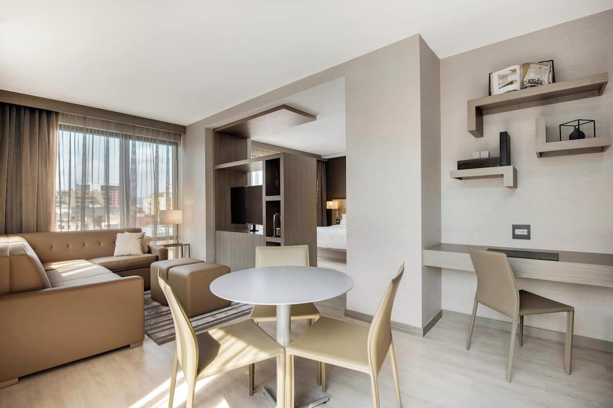 Room, 1 King Bed with Sofa bed, Accessible Bathtub