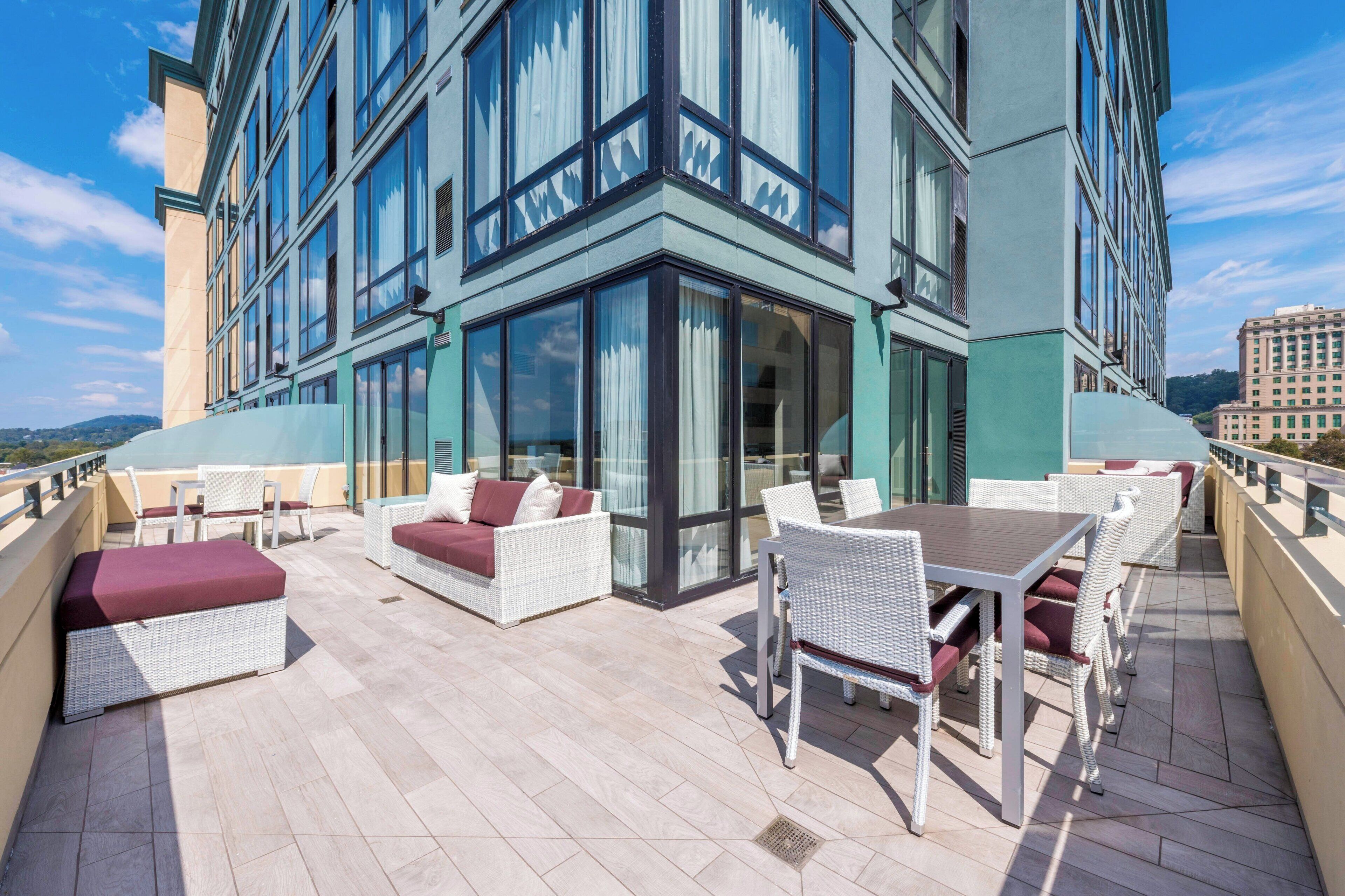 เครื่องนอนป้องกันสารก่อภูมิแพ้, ตู้นิรภัยในห้องพัก, โต๊ะทำงาน