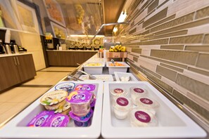 Petit déjeuner complet compris tous les jours