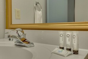 Premium bedding, desk, iron/ironing board, free cribs/infant beds