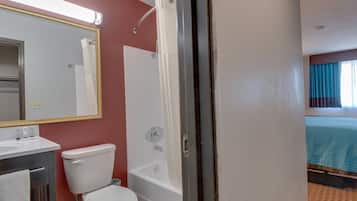 Amenidades de baño gratuitas, secadora de cabello, toallas