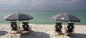 On the beach, white sand - SpringHill Suites by Marriott Navarre Oceanfront (Navarre)