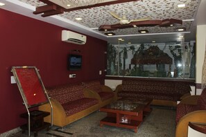 Coin salon dans le hall