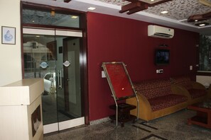 Coin salon dans le hall