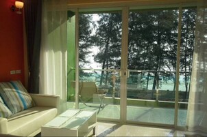 Family Room | Living area | 32-inch LCD TV with satellite channels, TV