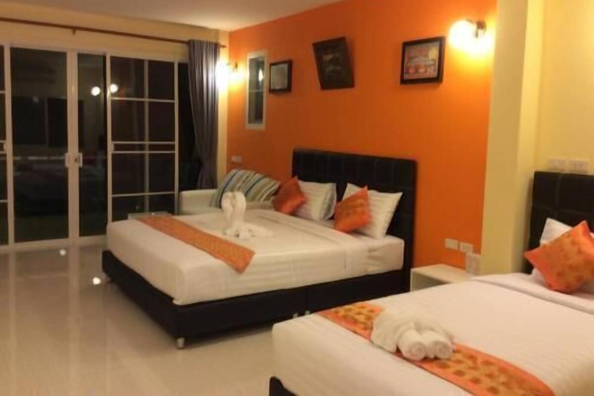 Cortinas blackout, tabla de planchar con plancha y wifi gratis