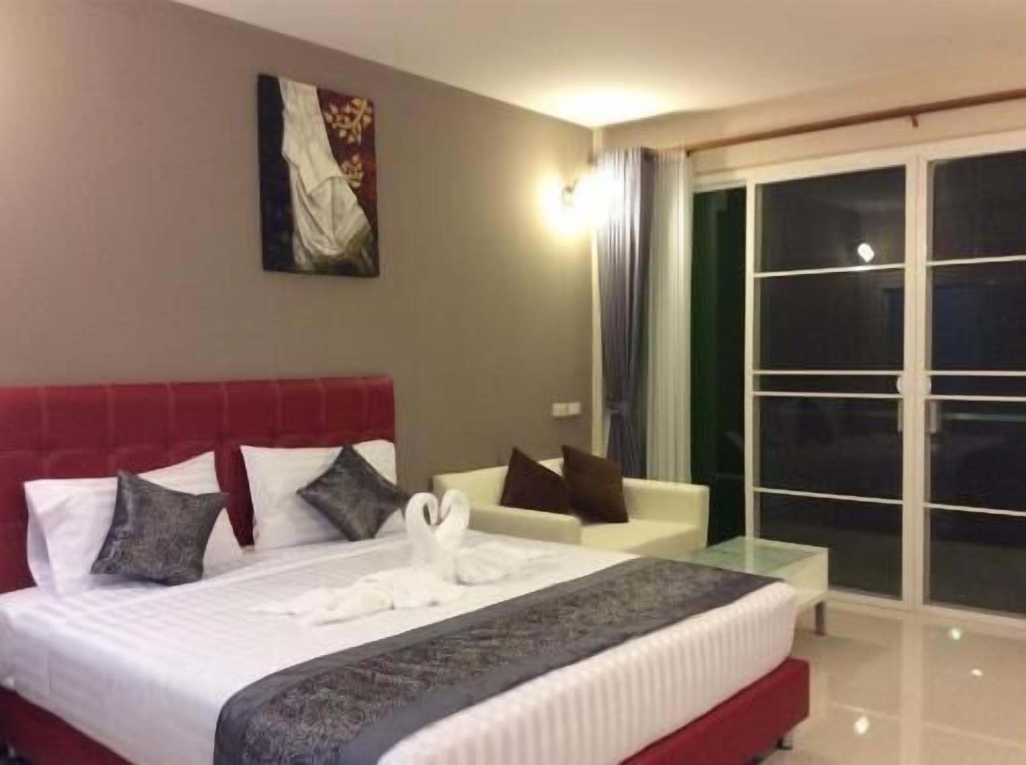 Cortinas blackout, tabla de planchar con plancha y wifi gratis 