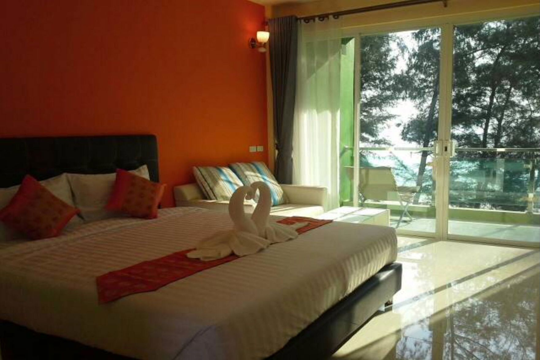 Cortinas blackout, tabla de planchar con plancha y wifi gratis 