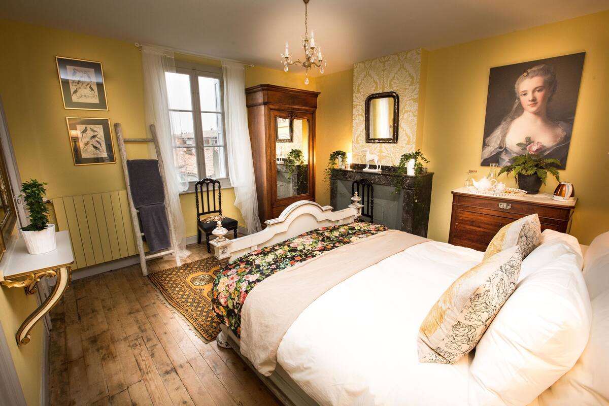 Classic Double Room (Yellow)