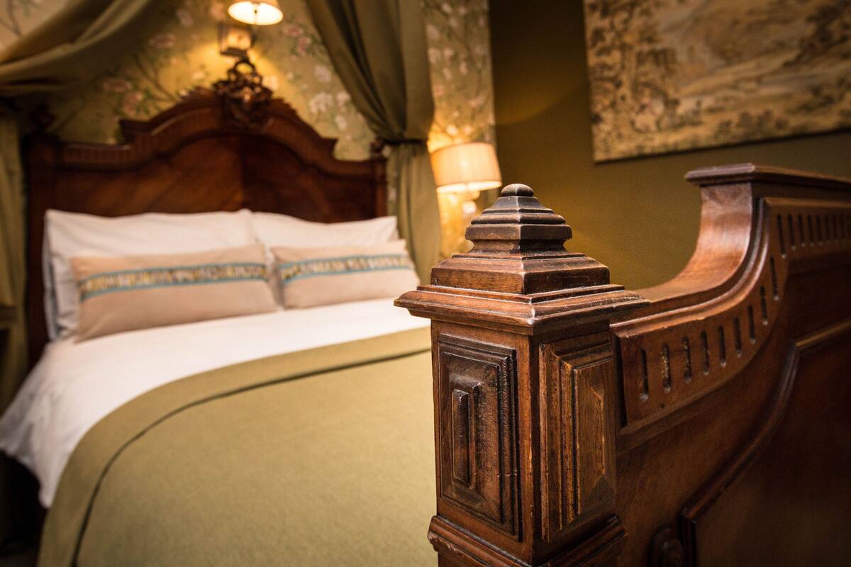 Classic Double Room (Gold)