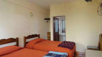 Chambre avec lits jumeaux, 2 lits une place | Couette en duvet d'oie, matelas mémoire de forme, Wi-Fi gratuit