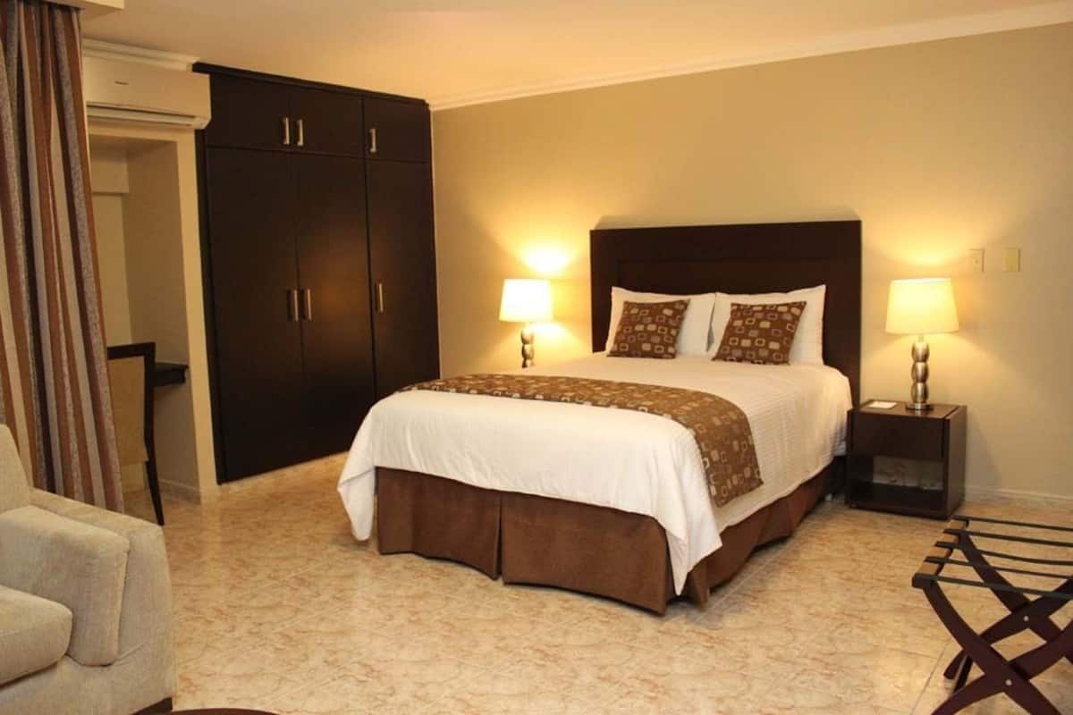 Junior Suite | In-room safe, desk, iron/ironing board, cribs (surcharge)