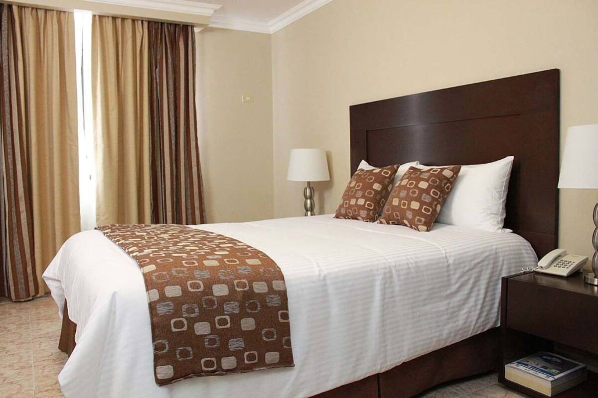 Executive Suite | In-room safe, desk, iron/ironing board, cribs (surcharge)