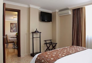 Executive Suite | In-room safe, desk, iron/ironing board, cribs/infant beds