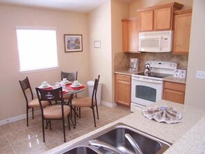 Family House, 5 Bedrooms | Private kitchen | Fridge, microwave, coffee/tea maker