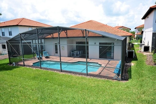 211 High Grove House 4 Bedroom by Florida Star