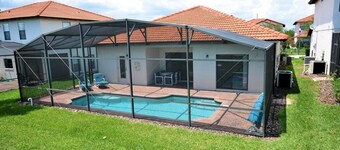 211 High Grove House 4 Bedroom by Florida Star