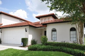 Family House, 4 Bedrooms | Property entrance - 211 High Grove House 4 Bedroom by Florida Star (Clermont)