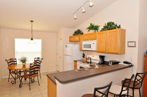 Family House, 4 Bedrooms | Private kitchen | Fridge, microwave, coffee/tea maker