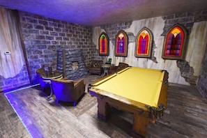 Family House, 6 Bedrooms | Billiards