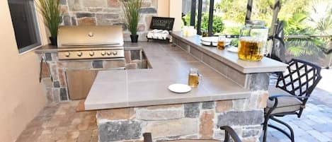 Family House, 6 Bedrooms | BBQ/picnic area