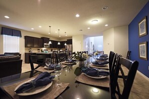 Family House, 6 Bedrooms | Dining