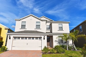 Family House, 6 Bedrooms | Front of property