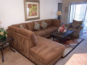 패밀리 하우스, 침실 4개 | 거실 | DVD 플레이어