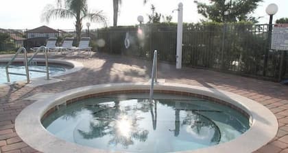 247 High Grove House 4 Bedroom by Florida Star