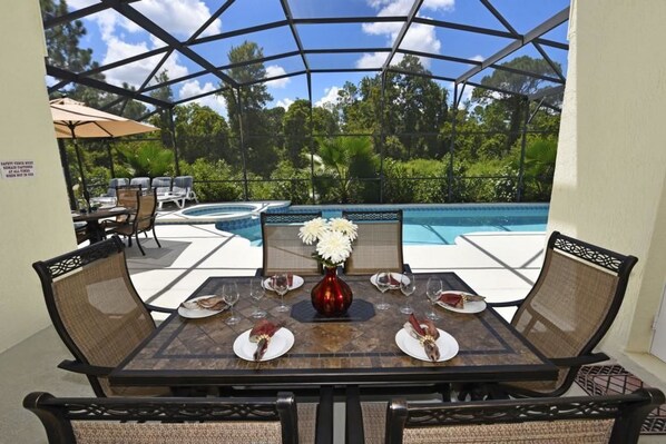 Family House, 5 Bedrooms | Outdoor dining