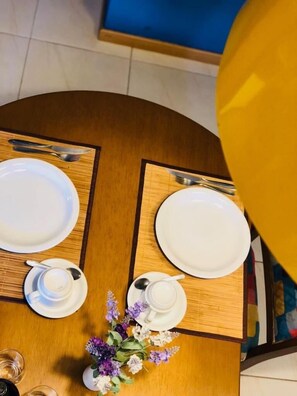 Fridge, microwave, oven, cookware/dishes/utensils - Residencial Solar Real (Gramado)