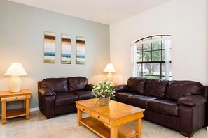 Family House, 5 Bedrooms | Living area