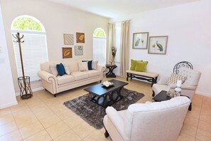 Family House, 6 Bedrooms | Living area | DVD player