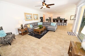 Family House, 6 Bedrooms | Living room