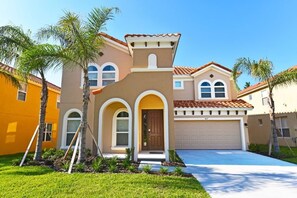 Family House, 6 Bedrooms | Front of property