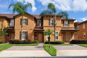 Family Townhome, 4 Bedrooms | Front of property