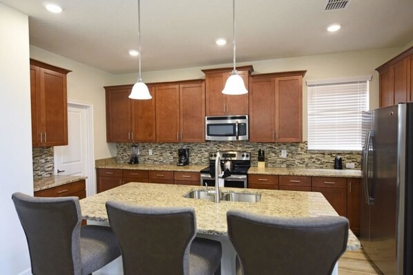 Casa familiare, 5 camere da letto | Ristoranti