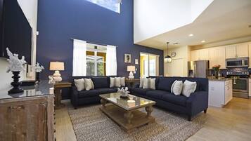 Family House, 6 Bedrooms | Living area | DVD player